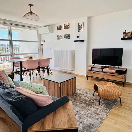 Air-conditioned - 3 Bedrooms דירה