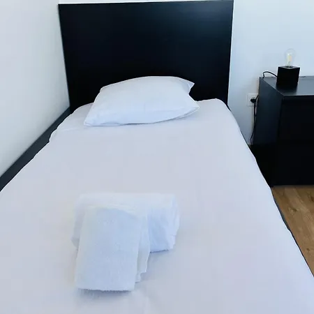Air-conditioned - 3 Bedrooms * שטרסבורג