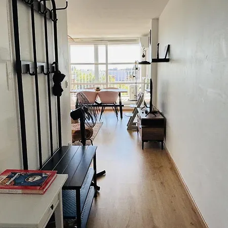 Air-conditioned - 3 Bedrooms דירה